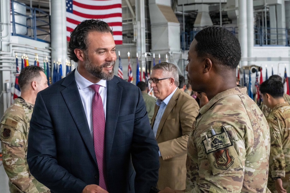 Under Secretary of the Air Force visits the 15th Wing