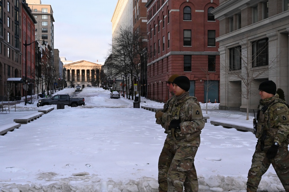 Florida Guard Members Continue the D.C. Safe and Beautiful Mission