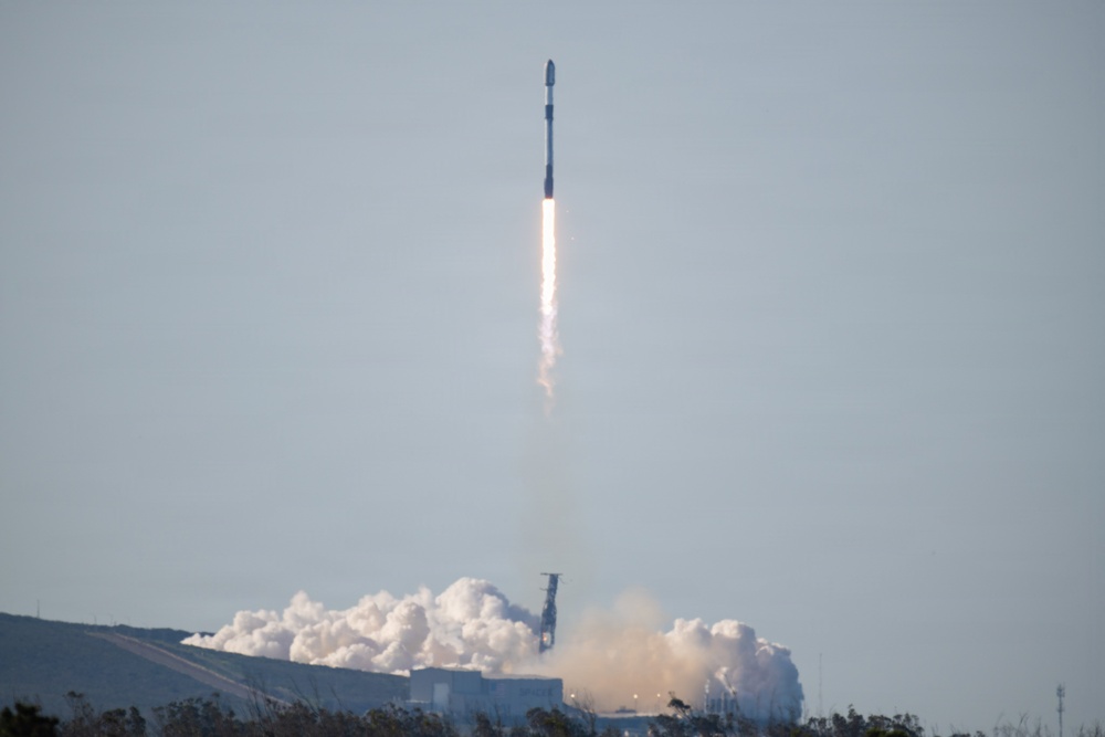Starlink 17-19 Launches Aboard Falcon 9 Rocket from Vandenberg Space Force Base