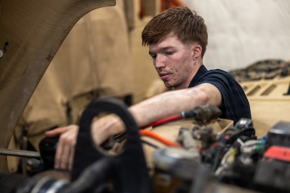 22nd MEU(SOC) | CLB 26 Marines Conduct Maintenance Aboard USS Fort Lauderdale
