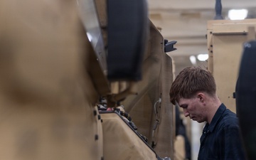 22nd MEU(SOC) | CLB 26 Marines Conduct Maintenance Aboard USS Fort Lauderdale