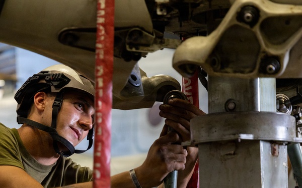 22nd MEU(SOC) | U.S. Marines Conduct Maintenance on a MV-22B Osprey Engine