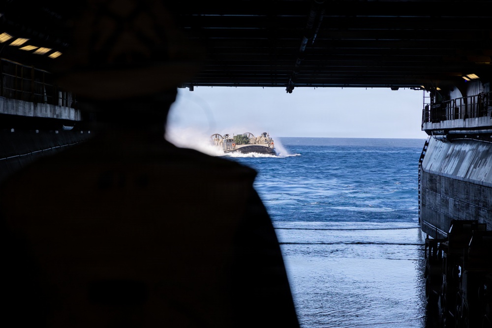22nd MEU(SOC) | 22nd MEU (SOC) Conducts LCAC and Flight Operations aboard the USS Iwo Jima