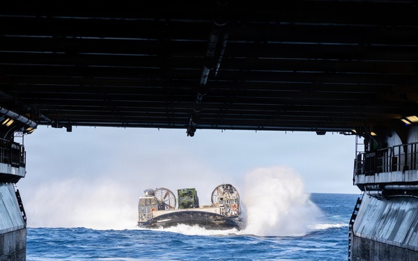 22nd MEU(SOC) | 22nd MEU (SOC) Conducts LCAC and Flight Operations aboard the USS Iwo Jima