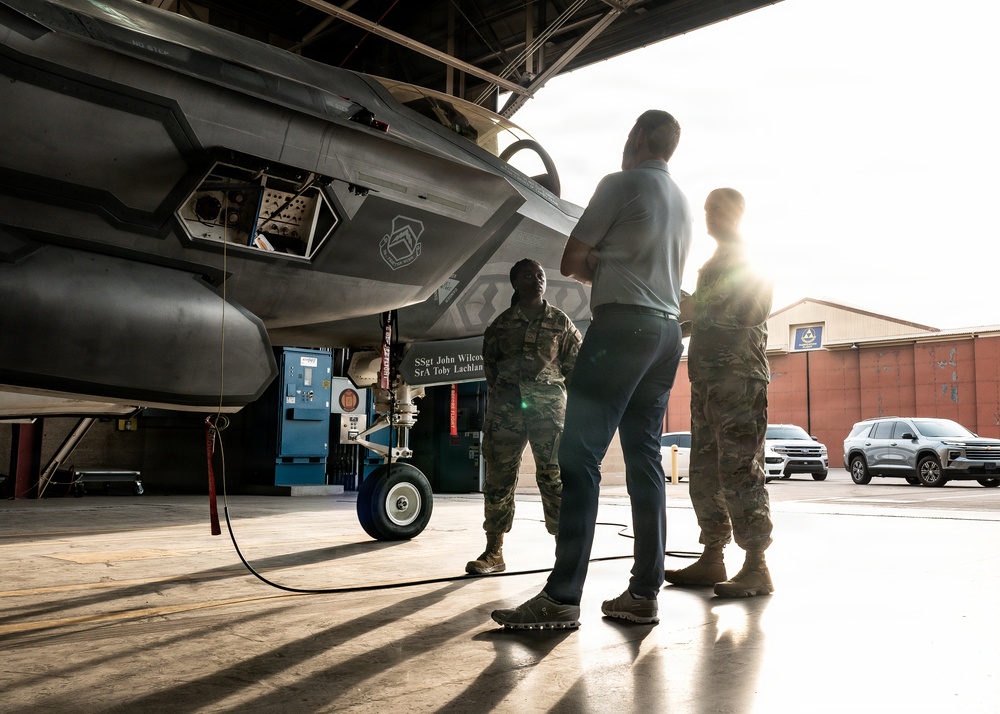 Luke, Holloman Demonstrate Global Fighter Operations During Community Leader Visit
