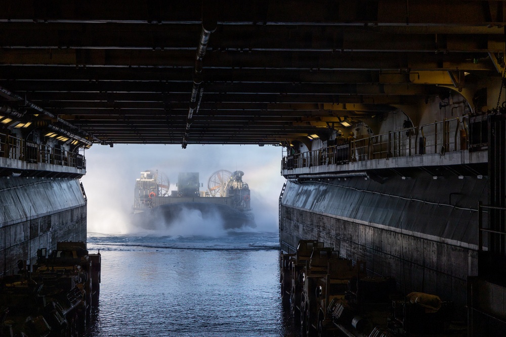 22nd MEU(SOC) | 22nd MEU (SOC) Conducts LCAC and Flight Operations aboard the USS Iwo Jima