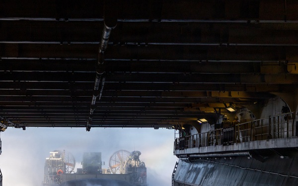 22nd MEU(SOC) | 22nd MEU (SOC) Conducts LCAC and Flight Operations aboard the USS Iwo Jima