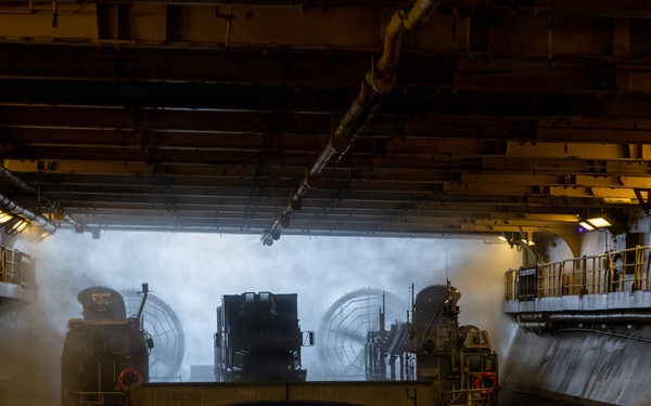22nd MEU(SOC) | 22nd MEU (SOC) Conducts LCAC and Flight Operations aboard the USS Iwo Jima