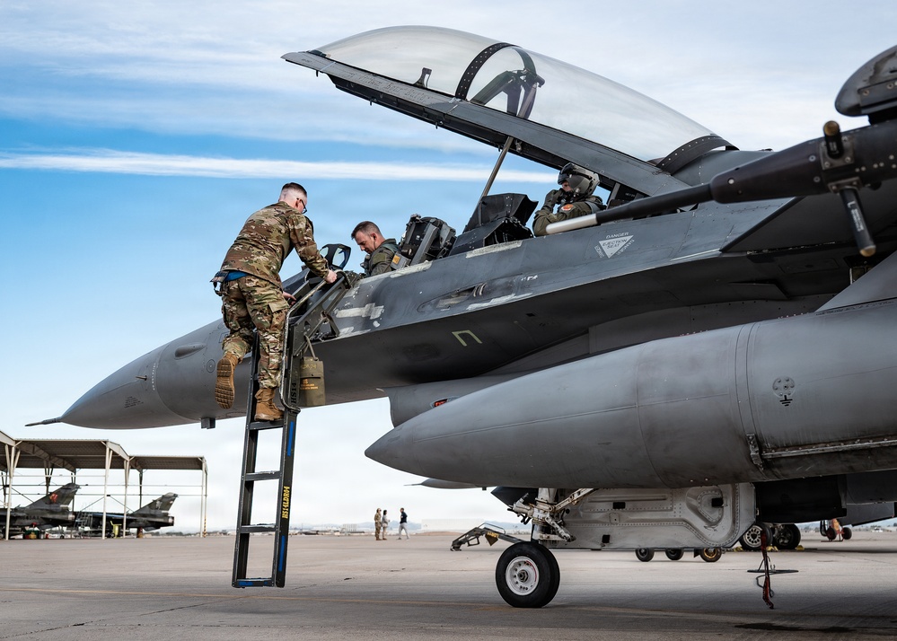 Luke, Holloman Demonstrate Global Fighter Operations During Community Leader Visit