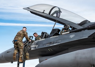 Luke, Holloman Demonstrate Global Fighter Operations During Community Leader Visit