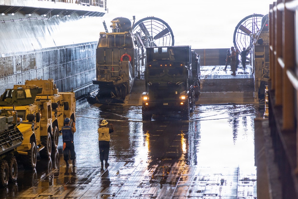 22nd MEU(SOC) | 22nd MEU (SOC) Conducts LCAC and Flight Operations aboard the USS Iwo Jima