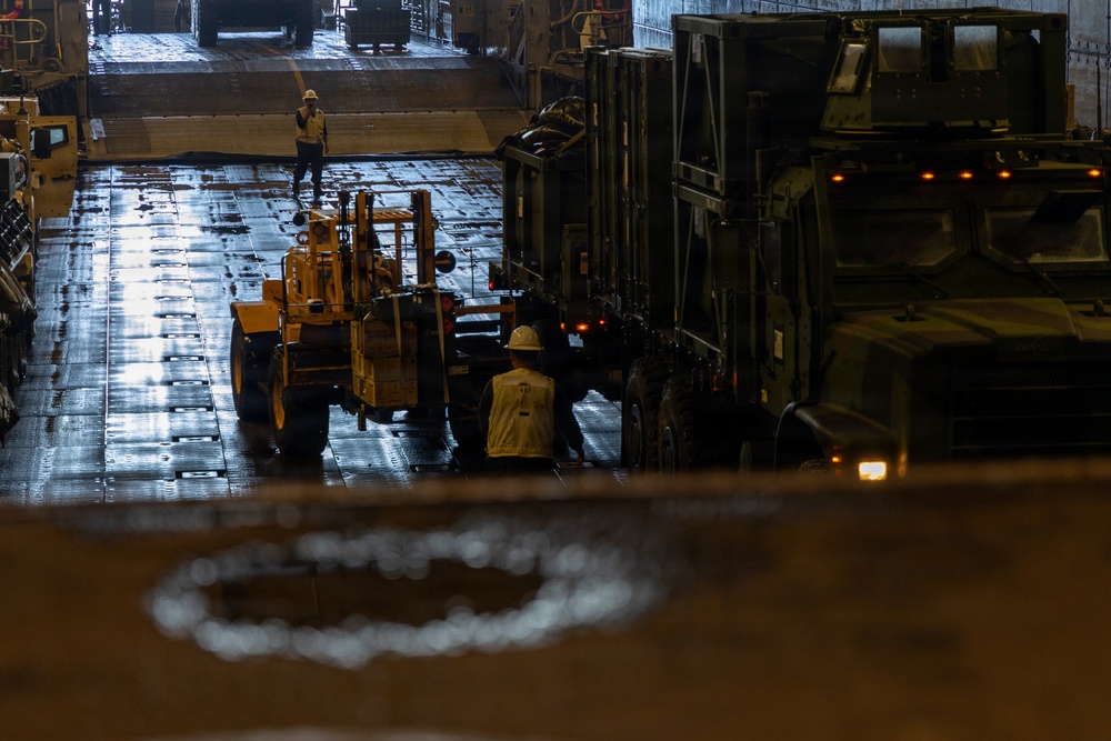 22nd MEU(SOC) | 22nd MEU (SOC) Conducts LCAC and Flight Operations aboard the USS Iwo Jima