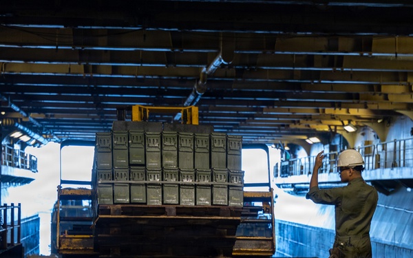 22nd MEU(SOC) | 22nd MEU (SOC) Conducts LCAC and Flight Operations aboard the USS Iwo Jima