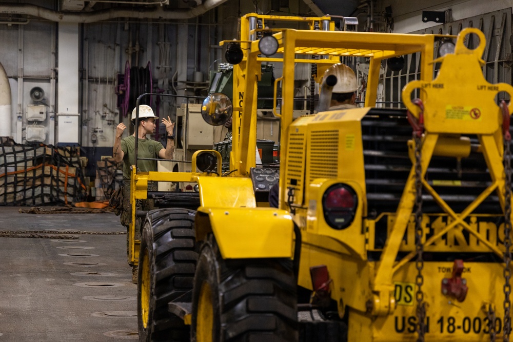 22nd MEU(SOC) | 22nd MEU (SOC) Conducts LCAC and Flight Operations aboard the USS Iwo Jima