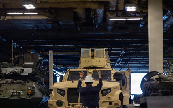 22nd MEU(SOC) | 22nd MEU (SOC) Conducts LCAC and Flight Operations aboard the USS Iwo Jima