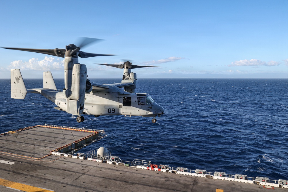 22nd MEU(SOC) | 22nd MEU (SOC) Conducts LCAC and Flight Operations aboard the USS Iwo Jima