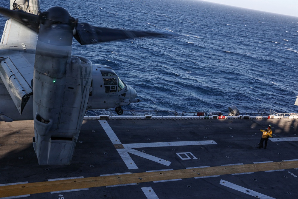 22nd MEU(SOC) | 22nd MEU (SOC) Conducts LCAC and Flight Operations aboard the USS Iwo Jima