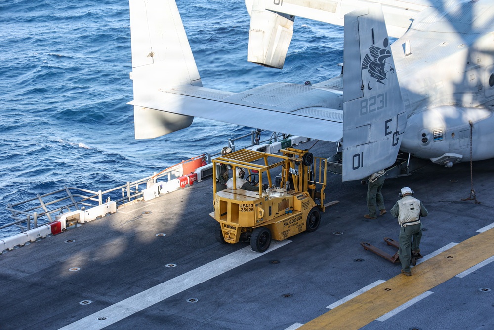 22nd MEU(SOC) | 22nd MEU (SOC) Conducts LCAC and Flight Operations aboard the USS Iwo Jima