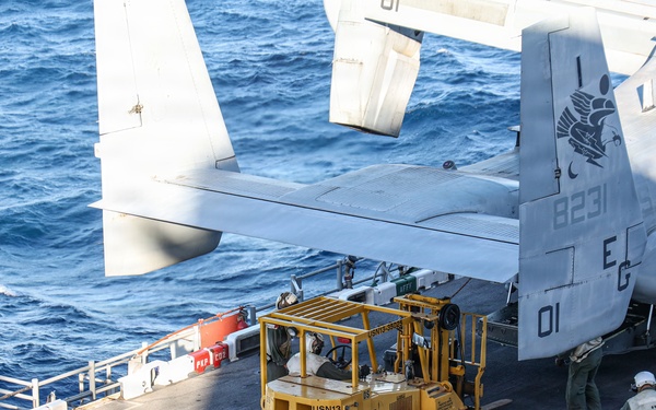 22nd MEU(SOC) | 22nd MEU (SOC) Conducts LCAC and Flight Operations aboard the USS Iwo Jima