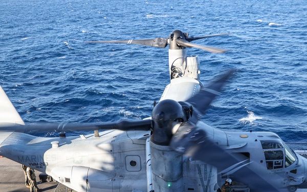 22nd MEU(SOC) | 22nd MEU (SOC) Conducts LCAC and Flight Operations aboard the USS Iwo Jima