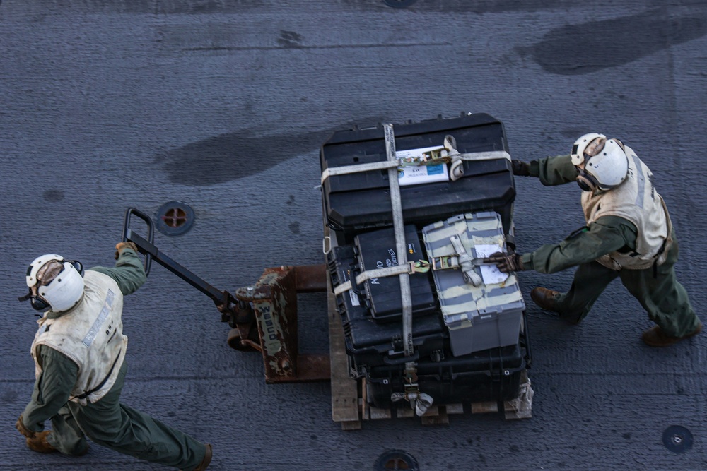 22nd MEU(SOC) | 22nd MEU (SOC) Conducts LCAC and Flight Operations aboard the USS Iwo Jima