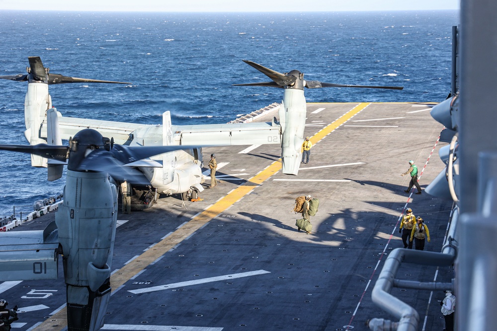 22nd MEU(SOC) | 22nd MEU (SOC) Conducts LCAC and Flight Operations aboard the USS Iwo Jima
