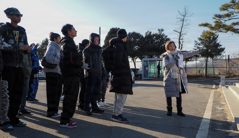 U.S. Soldiers Visit DMZ