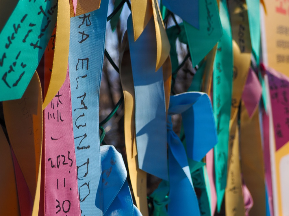 U.S. Soldiers Visit DMZ