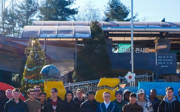 U.S. Soldiers Visit DMZ