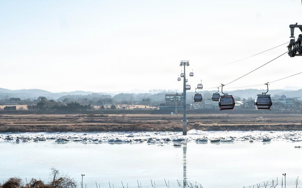 U.S. Soldiers Visit the DMZ