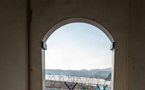 U.S. Soldiers Visit the DMZ