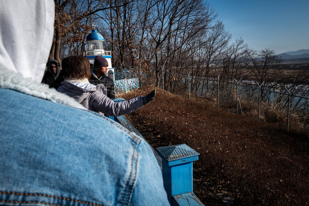 U.S. Soldiers Visit the DMZ