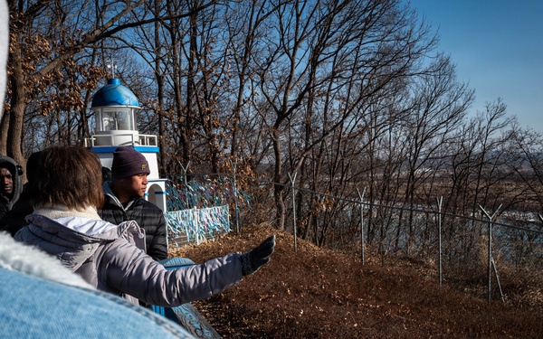 U.S. Soldiers Visit the DMZ