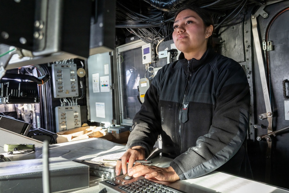 Boxer Sailors Conduct Bridge Operations