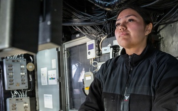 Boxer Sailors Conduct Bridge Operations