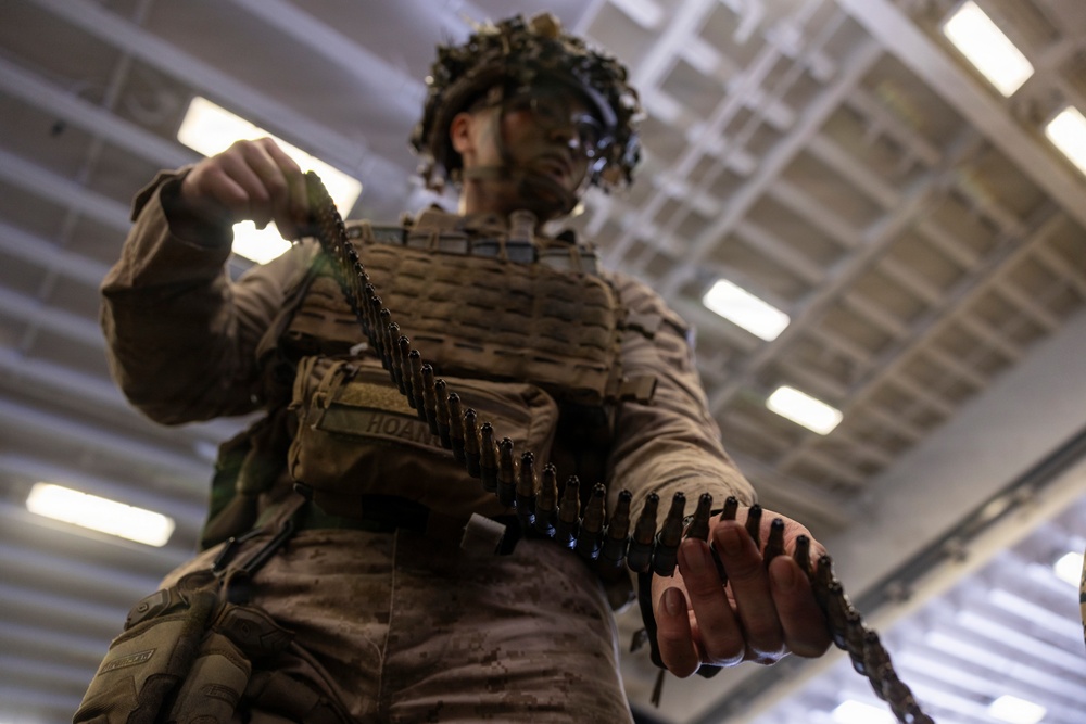 11th MEU Marines, Sailors Conduct Helo Raid on Marine Corps Logistics Base Barstow