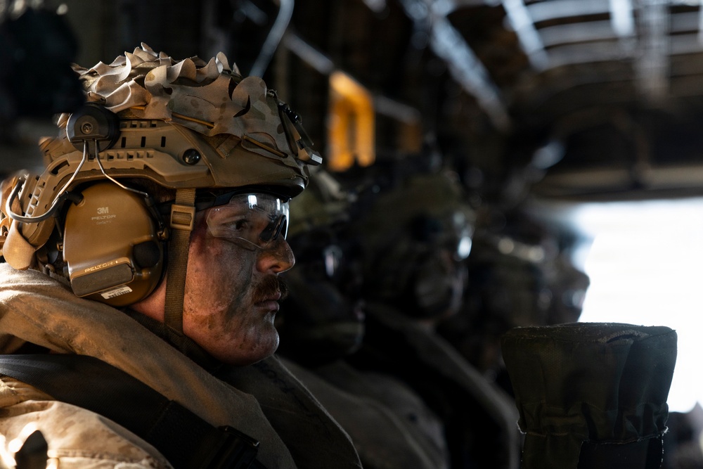 11th MEU Marines, Sailors Conduct Helo Raid on Marine Corps Logistics Base Barstow