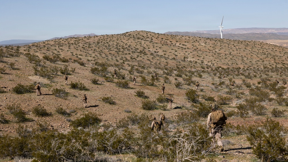 11th MEU Marines, Sailors Conduct Helo Raid on Marine Corps Logistics Base Barstow