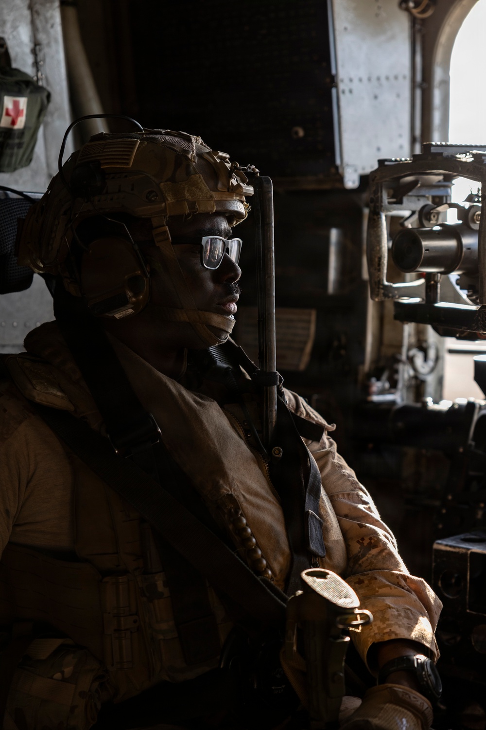 11th MEU Marines, Sailors Conduct Helo Raid on Marine Corps Logistics Base Barstow