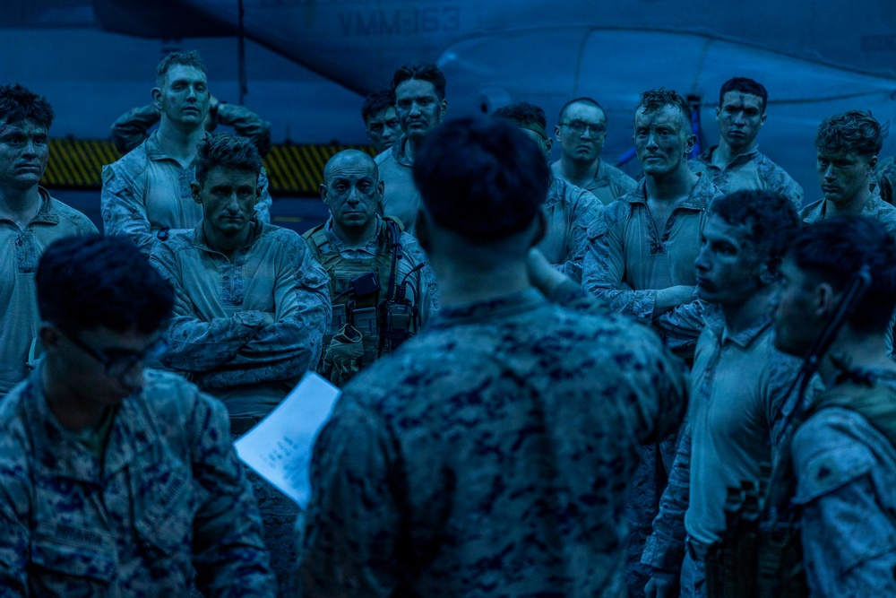 11th MEU Marines, Sailors Conduct Helo Raid on Marine Corps Logistics Base Barstow