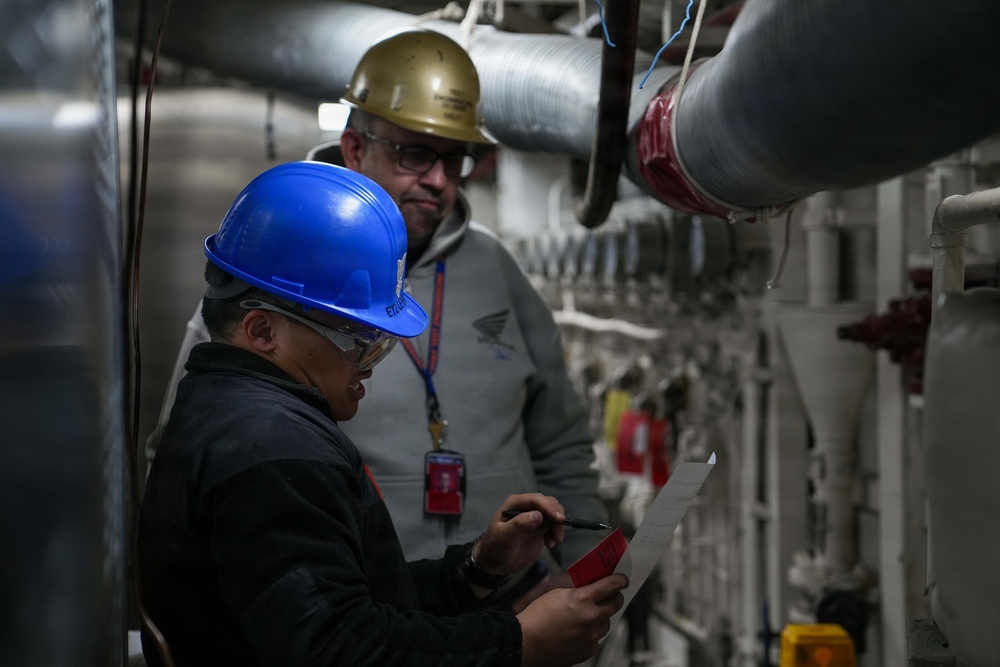 Ike Conducts Planned Incremental Availability maintenance period