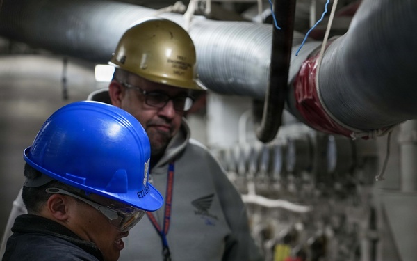 Ike Conducts Planned Incremental Availability maintenance period