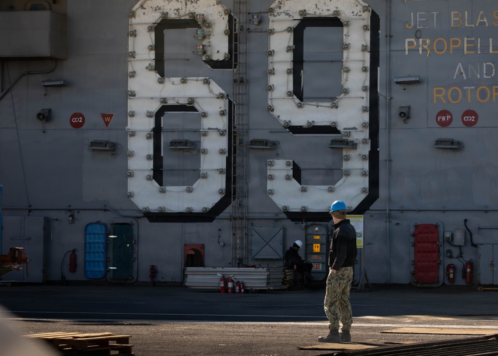 Ike Conducts Planned Incremental Availability maintenance period