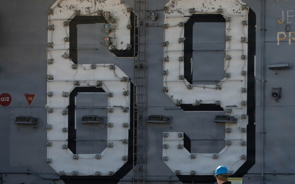 Ike Conducts Planned Incremental Availability maintenance period