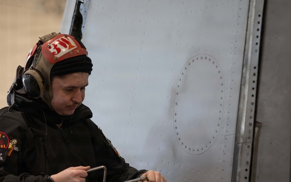 Strike Fighter Squadron (VFA) 34 Prepares for a Training Exercise