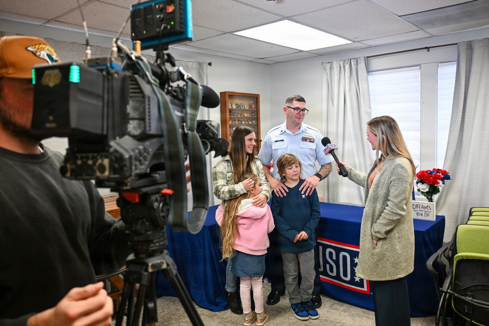 USO Family Focus event recognizes Coast Guard family in Jacksonville