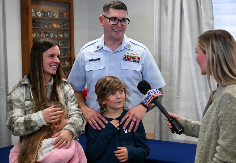 USO Family Focus event recognizes Coast Guard family in Jacksonville