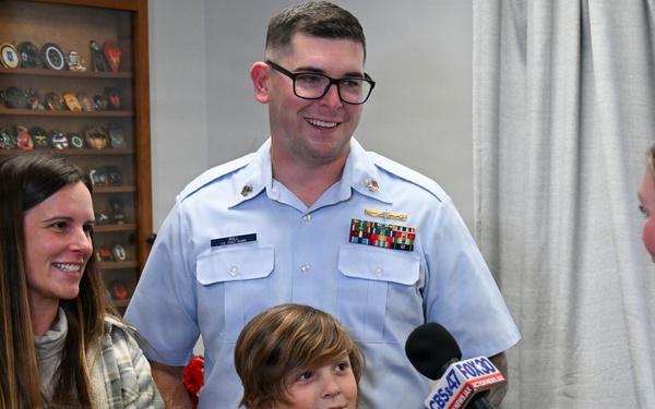 USO Family Focus event recognizes Coast Guard family in Jacksonville