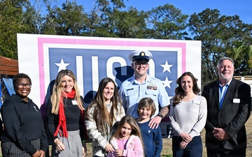 USO Family Focus event recognizes Coast Guard family in Jacksonville