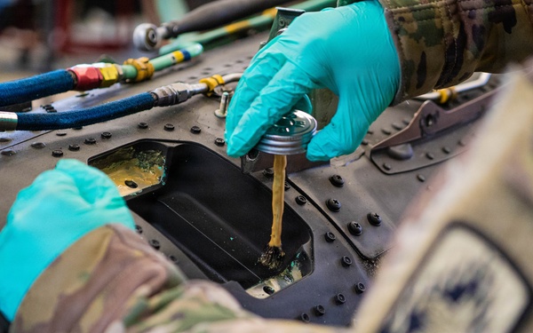 12th CAB Soldiers perform 500-hour phase maintenance on AH-64E Apache